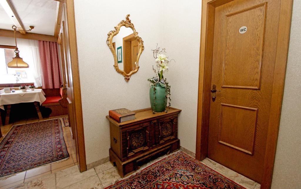 Hotel Alpenblick シュルンス 部屋 写真
