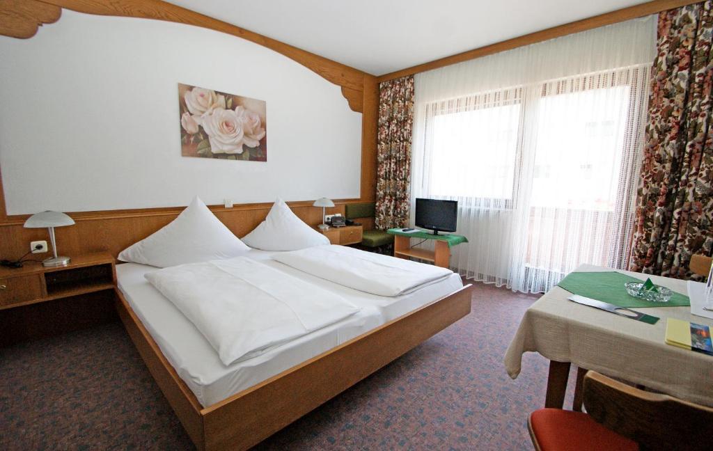 Hotel Alpenblick シュルンス 部屋 写真