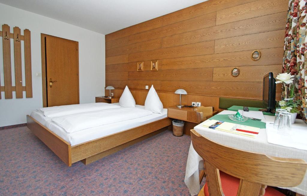 Hotel Alpenblick シュルンス 部屋 写真