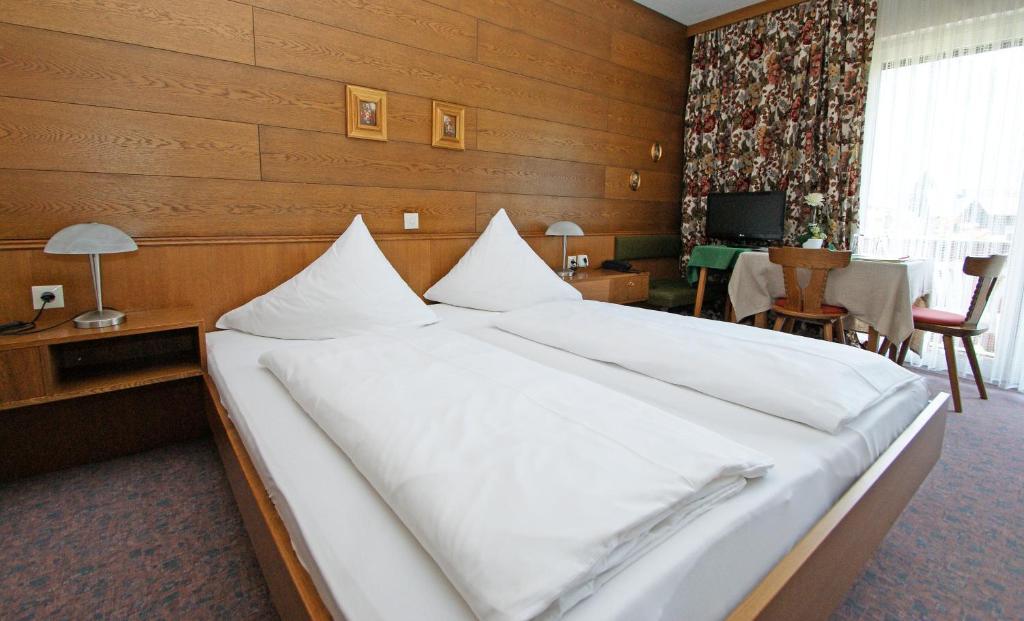 Hotel Alpenblick シュルンス 部屋 写真